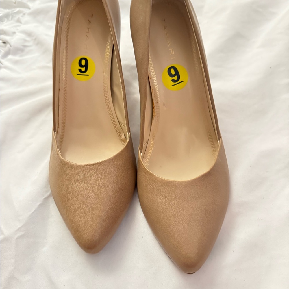 Tahari Beige Heels